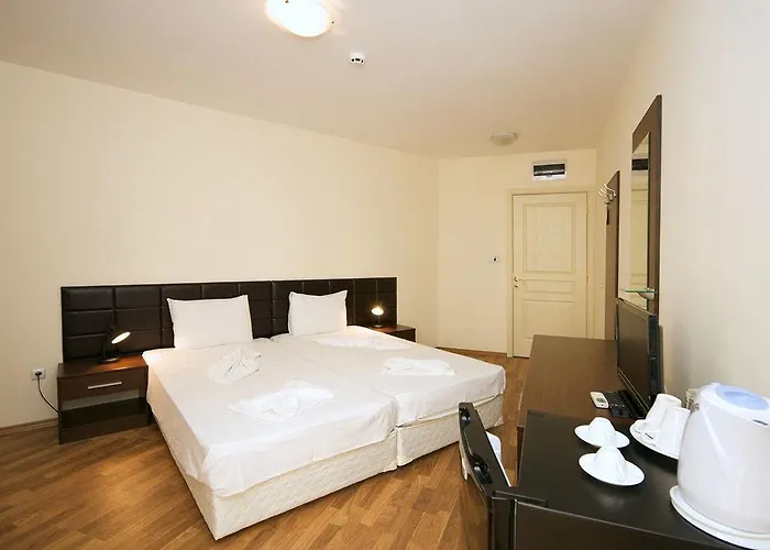 Golden Ina Hotel