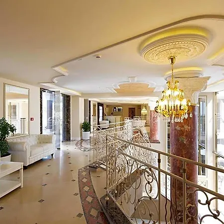 Golden Ina Хотел 4*