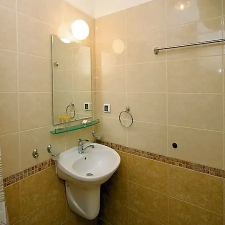 Хотел Golden Ina