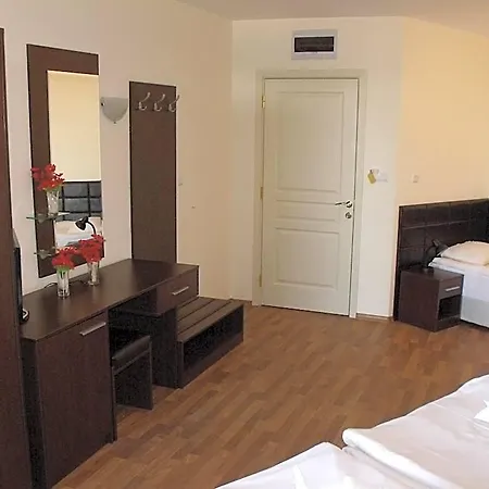Хотел Golden Ina 4*