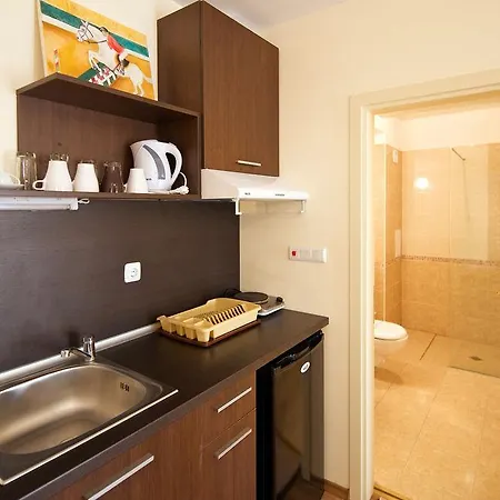 Golden Ina 4* Napospart