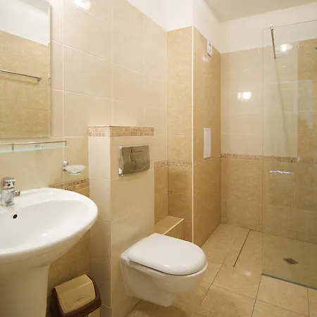 Hotel Golden Ina