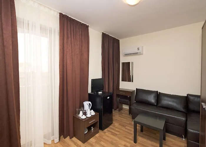 Golden Ina 4*