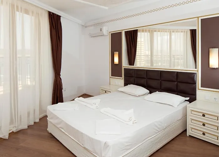 Golden Ina 4*